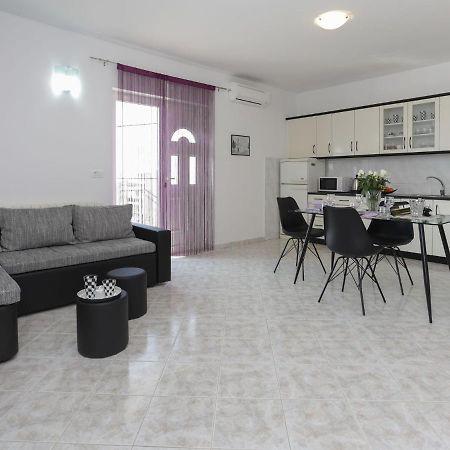 Enchanting Apartment In Ka Tel Gomilica Near Beach Kaštela Zewnętrze zdjęcie