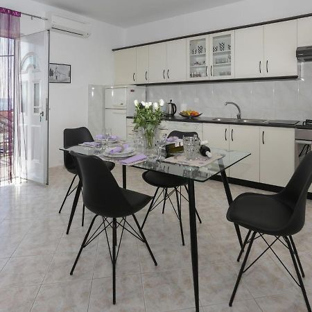 Enchanting Apartment In Ka Tel Gomilica Near Beach Kaštela Zewnętrze zdjęcie