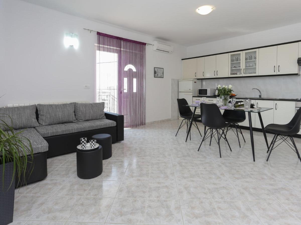 Enchanting Apartment In Ka Tel Gomilica Near Beach Kaštela Zewnętrze zdjęcie