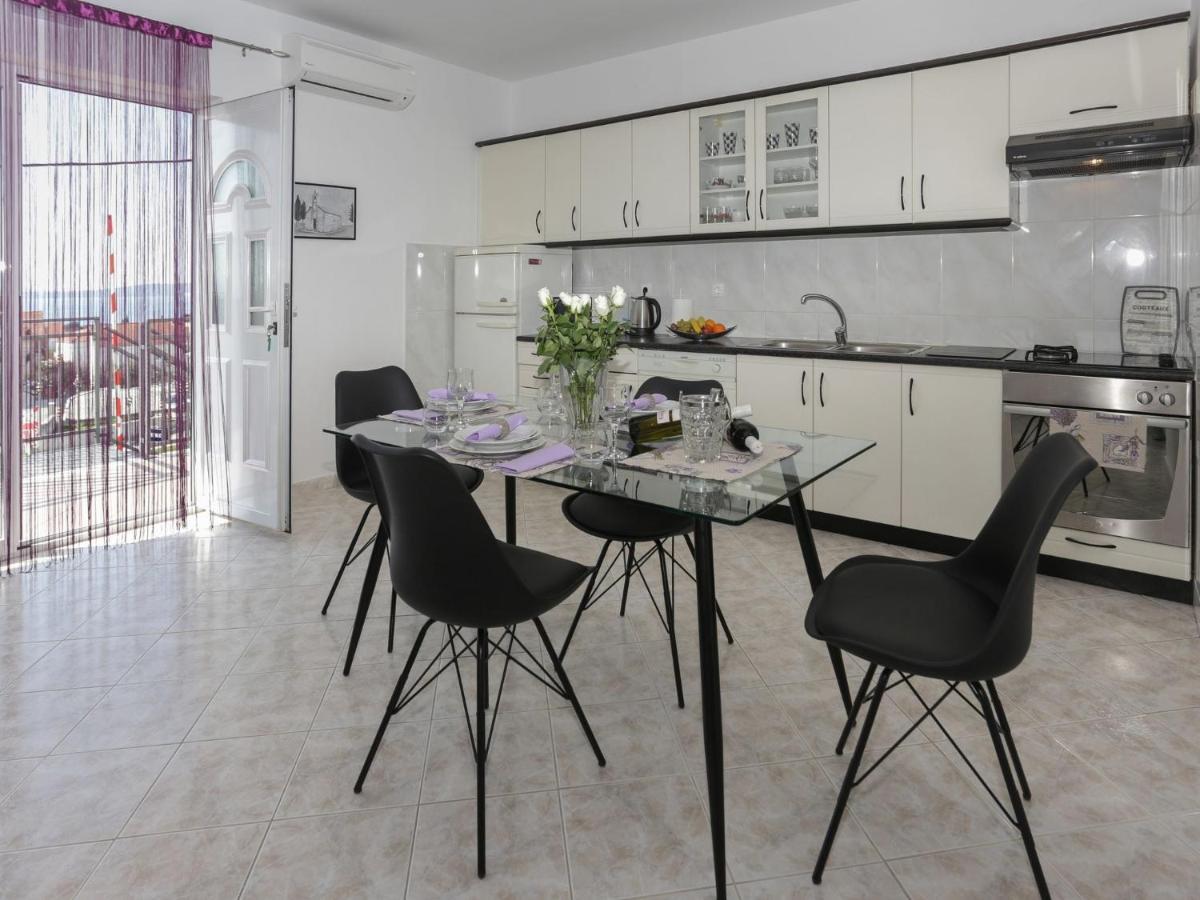 Enchanting Apartment In Ka Tel Gomilica Near Beach Kaštela Zewnętrze zdjęcie