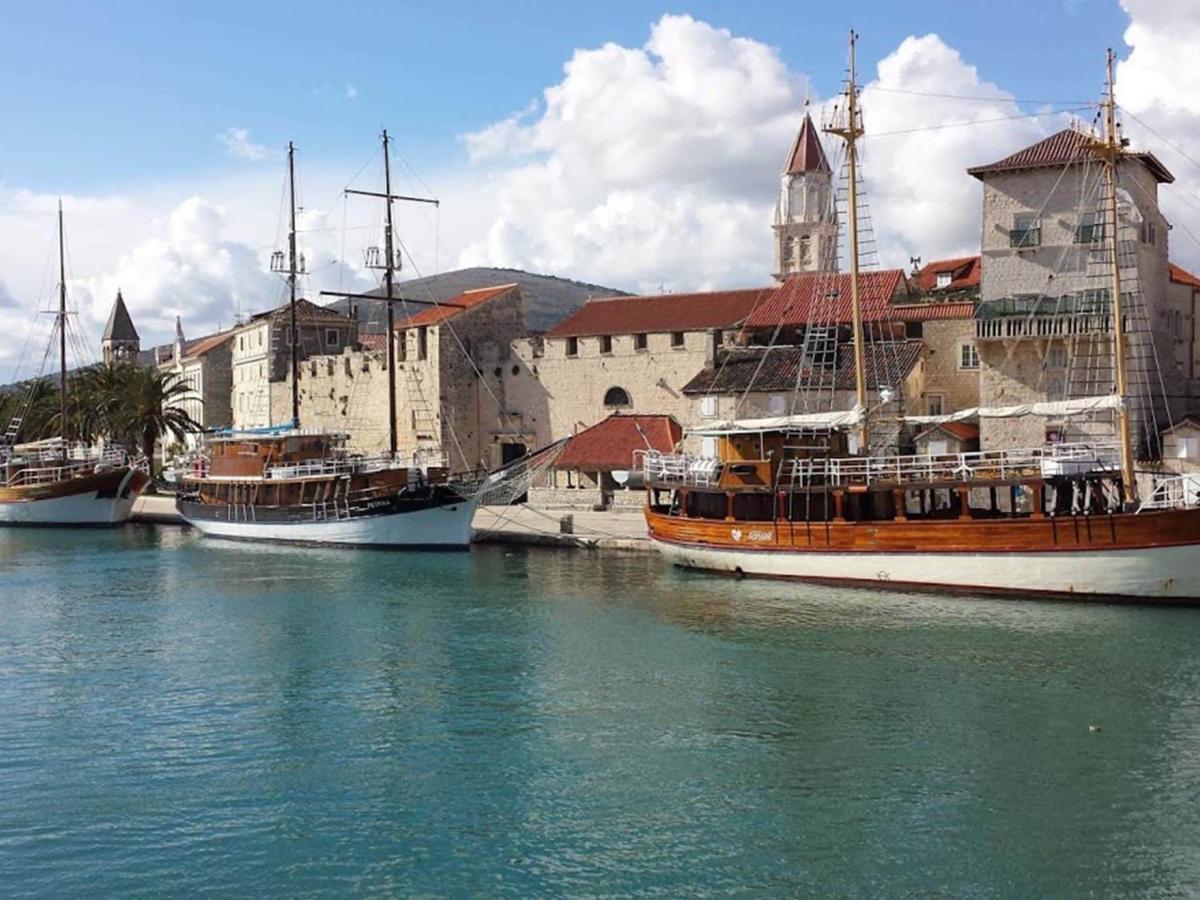 Enchanting Apartment In Ka Tel Gomilica Near Beach Kaštela Zewnętrze zdjęcie